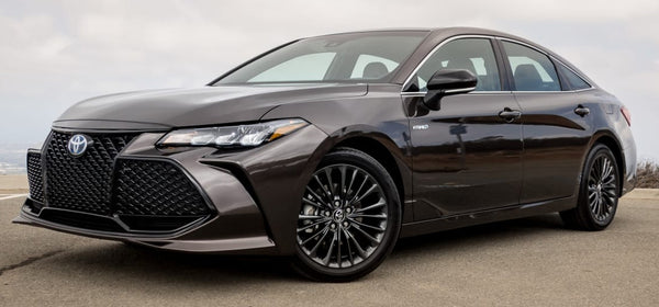 2020 Toyota Avalon XSE with 18 Inch Factory Alloy Wheels